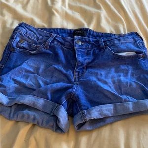 It’s simple Jean shorts